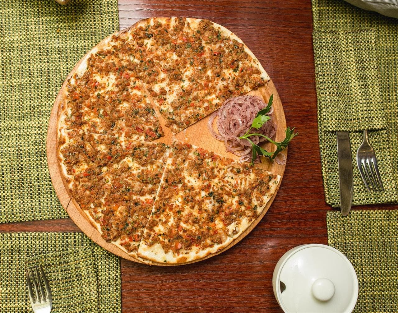 Lahmacun, para los amantes de la pizza y el kebab