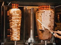 ¿Qué tipo de carne lleva el kebab?